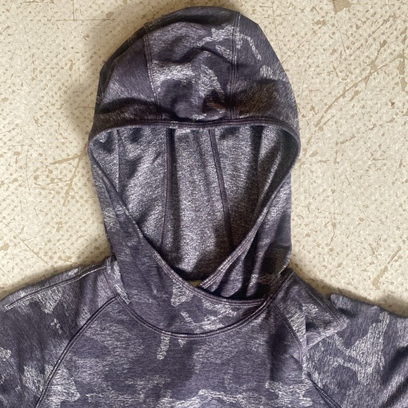 Lululemon Camoflague Tight Fit Hooded 6 - Picture 3 of 6
